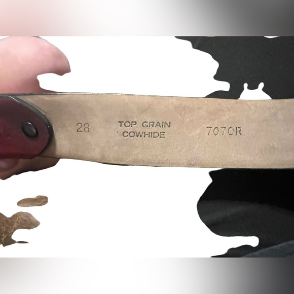 Belt red top grain cowhide leather with round metal buckle art to wear - Picture 7 of 7